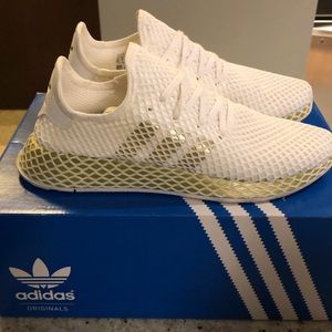 Adidas Deerupt Sneakers *barely used*